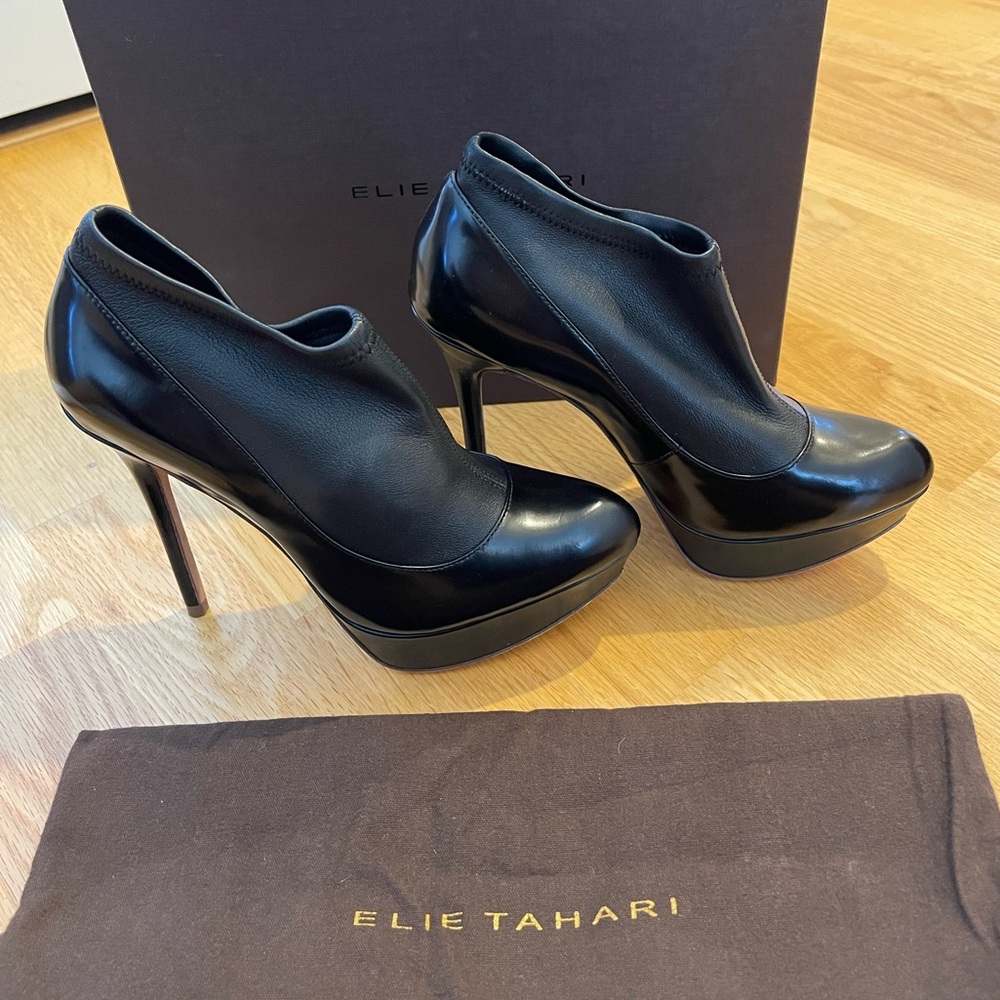 NWT Elie Tahari Paloma Black Leather Platform Booties Size 36